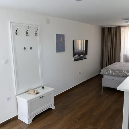 Bella * Zalánkemén